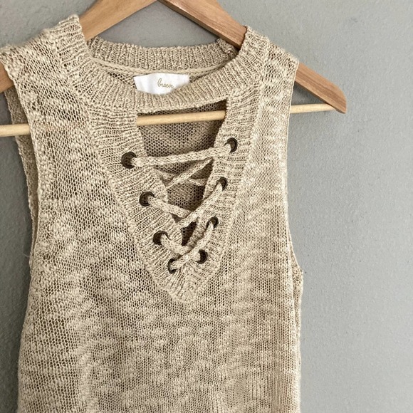 Evereve Shay Lace Up Top - Lace Up Detail - Neutral Color-Sz Medium - Picture 8 of 8